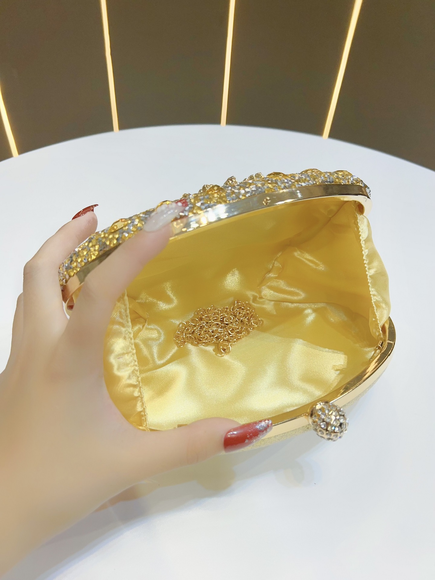 Luxury Sunflower Rhinestone Clutch – Luxury Shine for Special Occasions