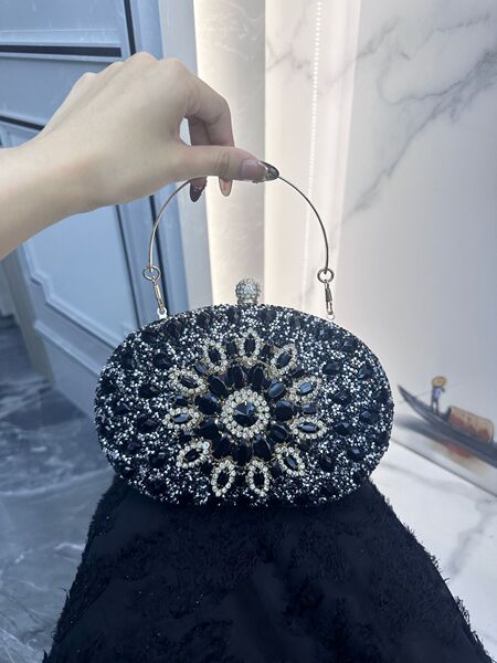 Luxury Sunflower Rhinestone Clutch – Luxury Shine for Special Occasions